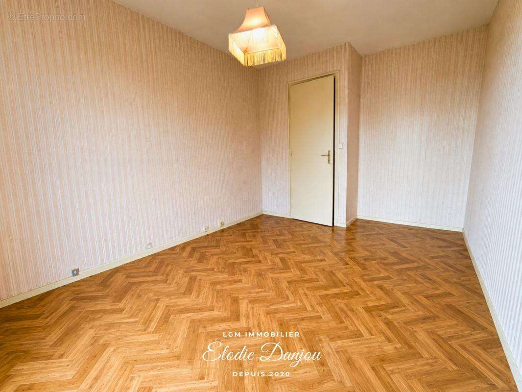 Appartement 2 chambres, balcon, garage, cave - Résidence sécurisée - Orléans secteur Hippodrome/Jardin des plantes - photo 8