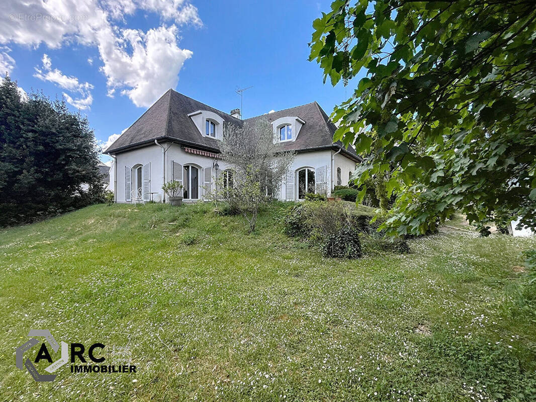 Maison à SAINT-JEAN-DE-LA-RUELLE