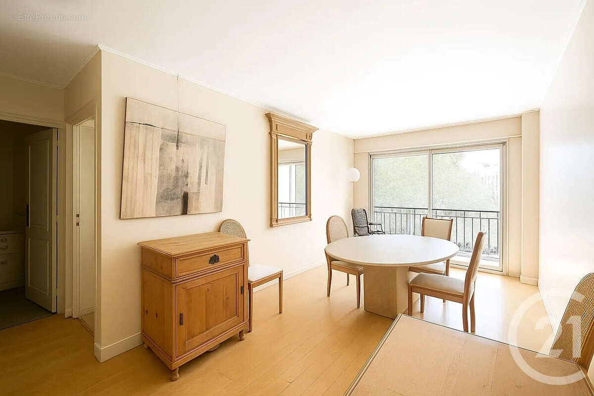 Appartement à PARIS-14E