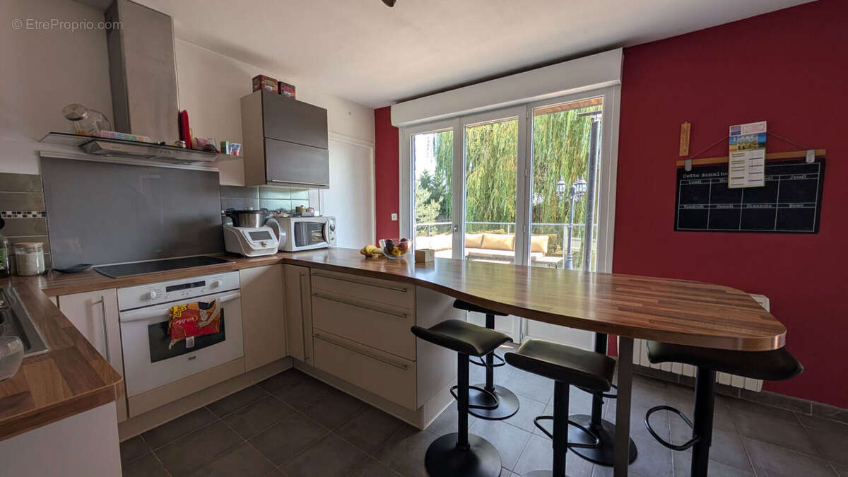 Maison familiale de 170 m² sur plus de 2 500 m² de terrain - photo 3