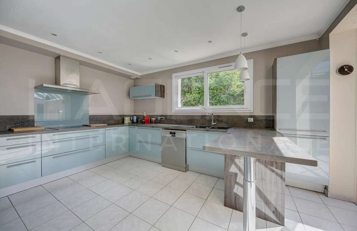 Maison familiale avec vue panoramique et piscine - photo 9