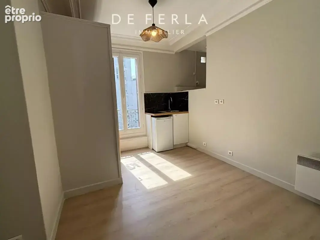 JAURÈS - Studio en dernier étage refait à neuf - photo 2