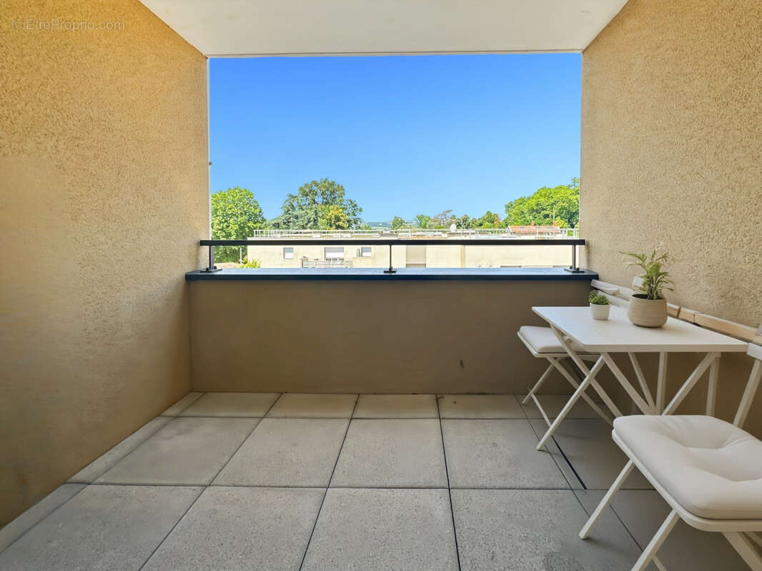 Appartement T3 récent, Ascenseur Climatisé avec balcon et Parking à Trévoux - Bord de Saône - photo 2