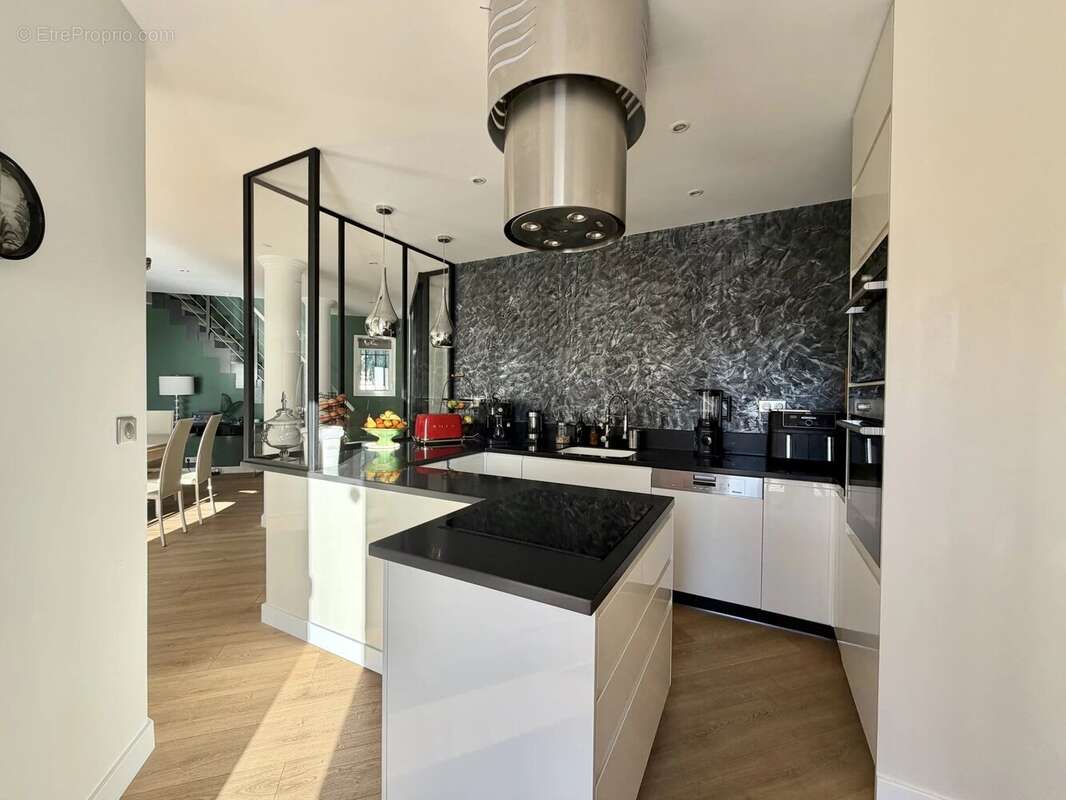 Maison à SAINT-LAURENT-DU-VAR