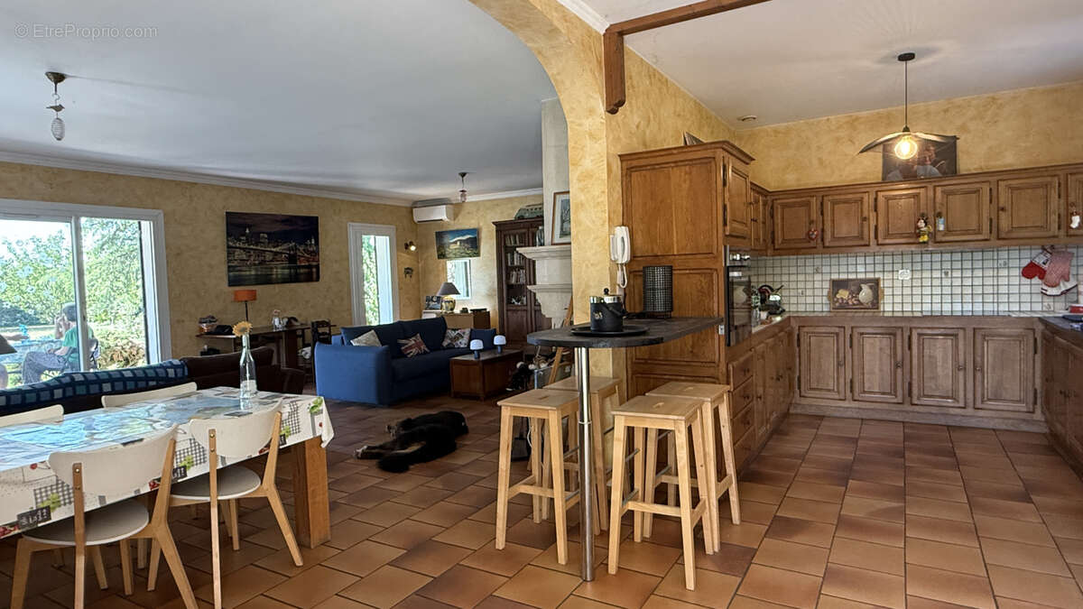 Maison à SAINT-QUENTIN-LA-POTERIE