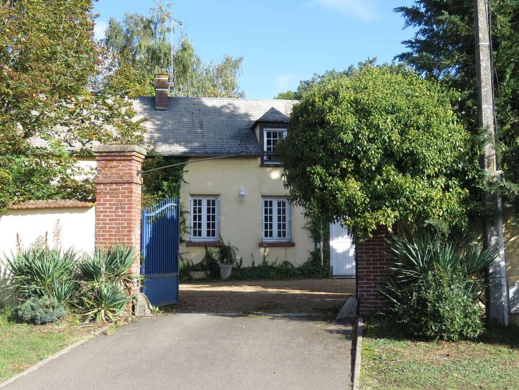 Maison à HOUDAN