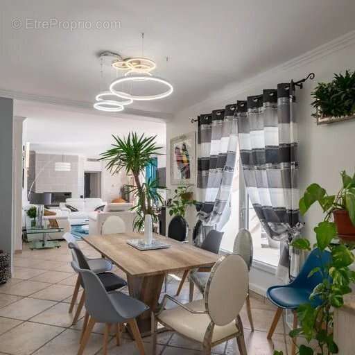 Appartement à MOUANS-SARTOUX