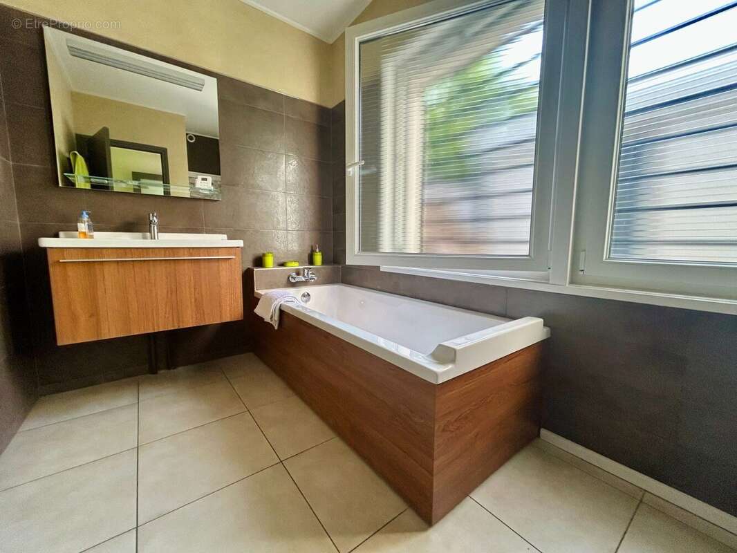 Maison 156 m² à Valence  - photo 6