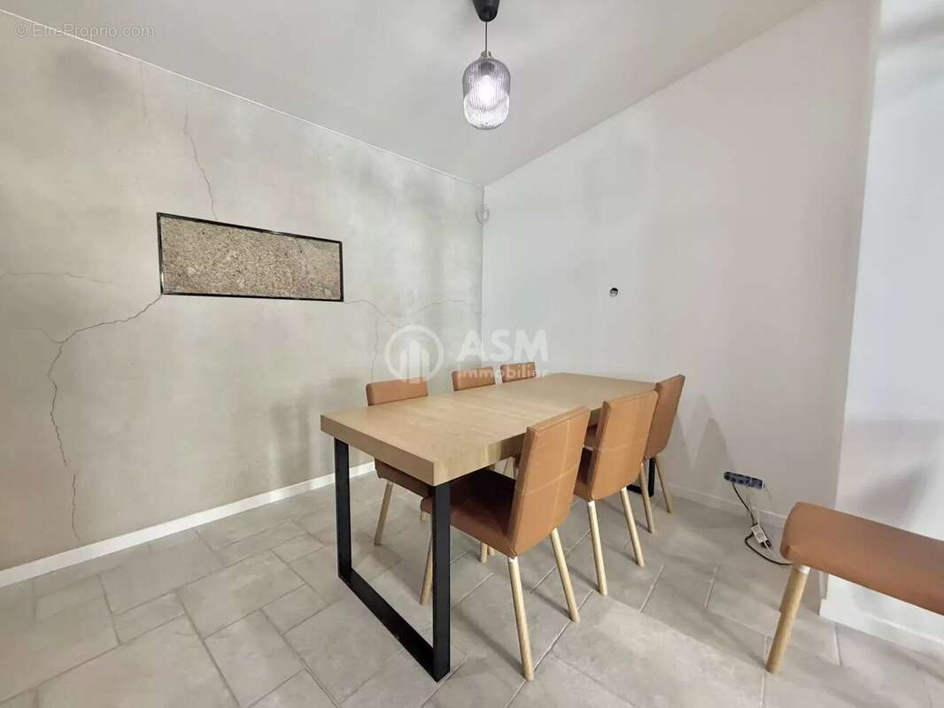 A VENDRE - Local Commercial Touche Activités avec Extraction – 140m2 - COURBEVOIE BECON ( limite île de la Jatte) - photo 10