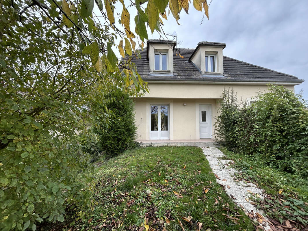 Maison à SAINT-JULIEN-LES-VILLAS