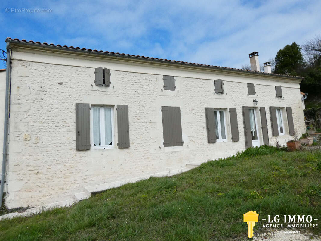 Maison à SAINT-DIZANT-DU-GUA