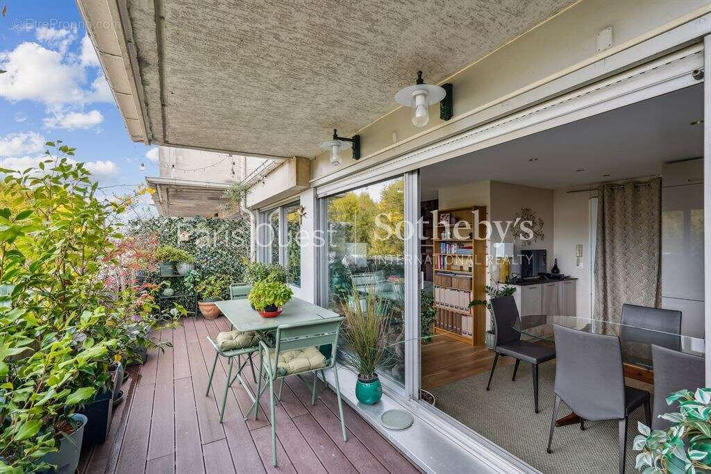 Appartement à NEUILLY-SUR-SEINE