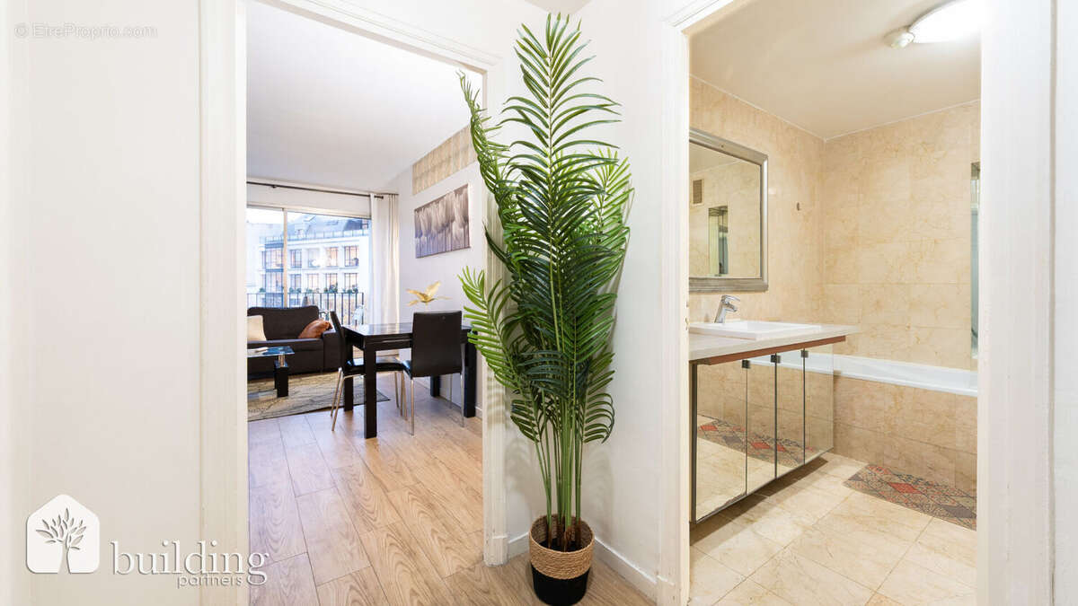 Appartement à PARIS-8E