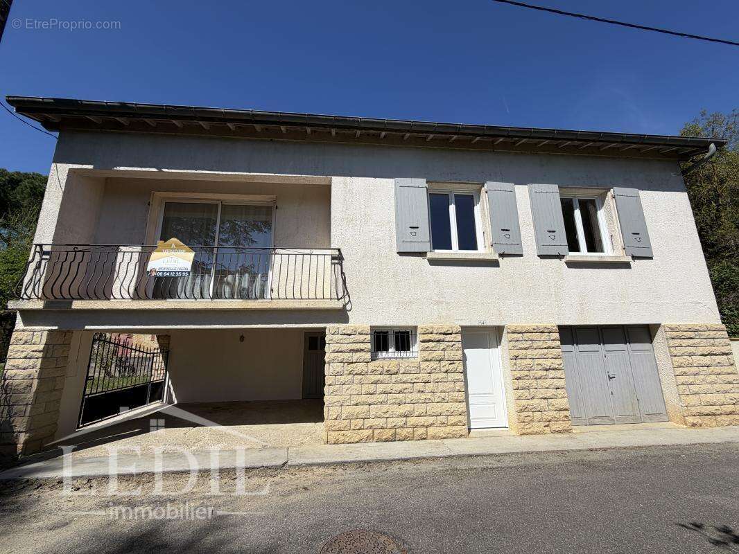 Maison de ville avec jardin, puits et garage - photo 2