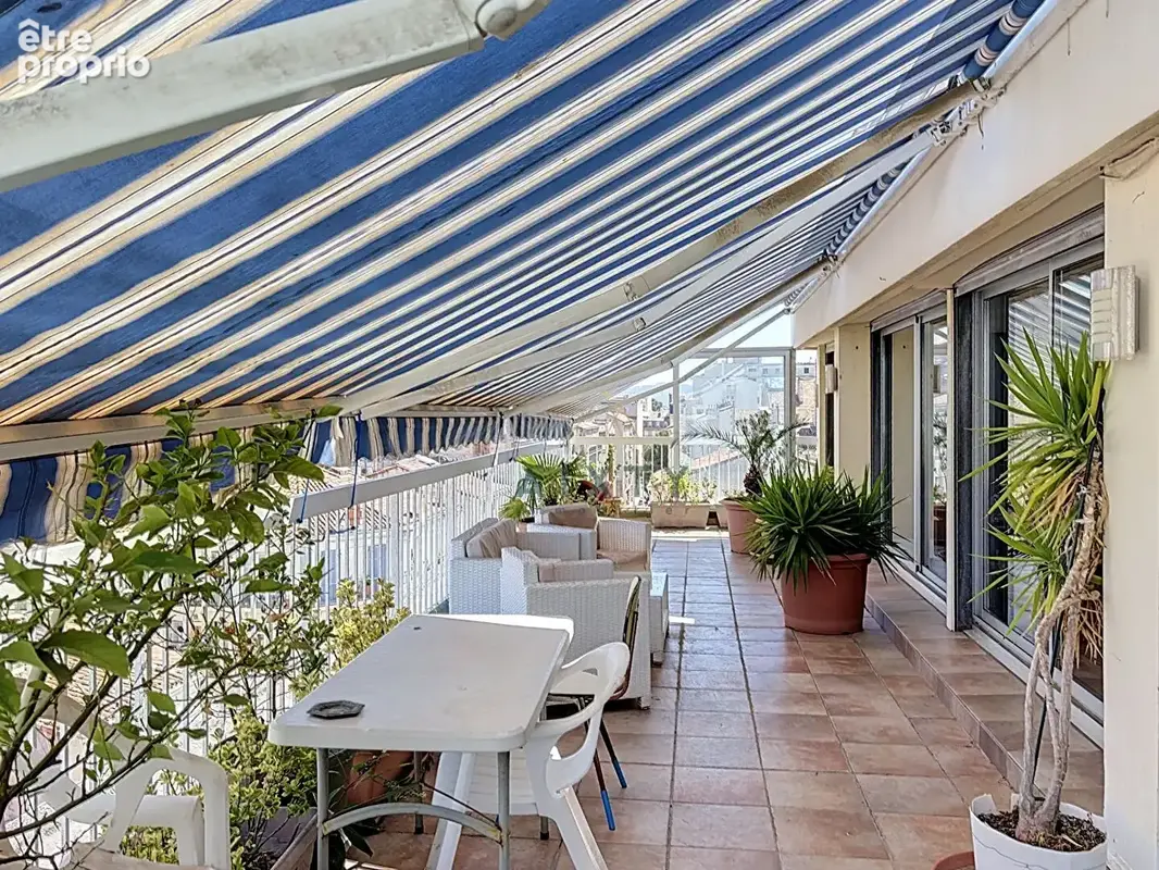 Appartement 133m2, dernier étage, grande terrasse 39m2 et vue dégagée, Marseille 6e - photo 2