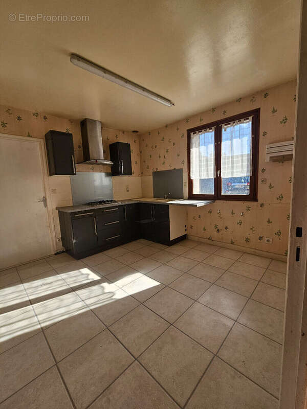 Maison à MONNET-LA-VILLE