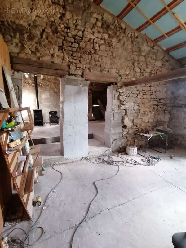 Maison de village avec jardin à Mouthoumet Gros Travaux à prévoir - photo 6