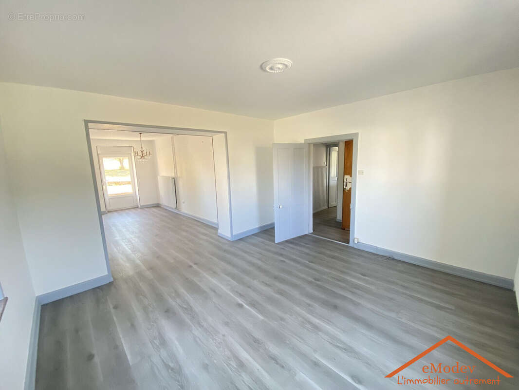 Maison 276 m² à Anould  - photo 4