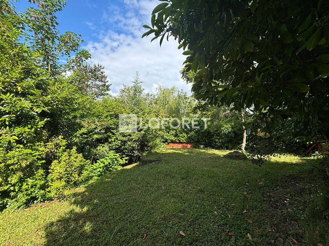 Terrain à SAINT-REMY-LES-CHEVREUSE