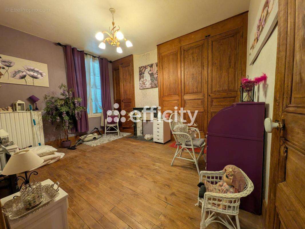 Maison à CINQ-MARS-LA-PILE