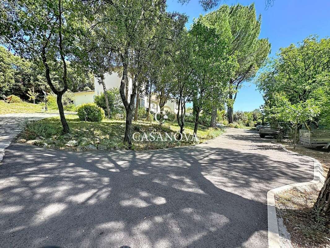 Proche de Gignac Deux habitations, appartement indépendant, deux piscines dans un cadre privilégié. - photo 17