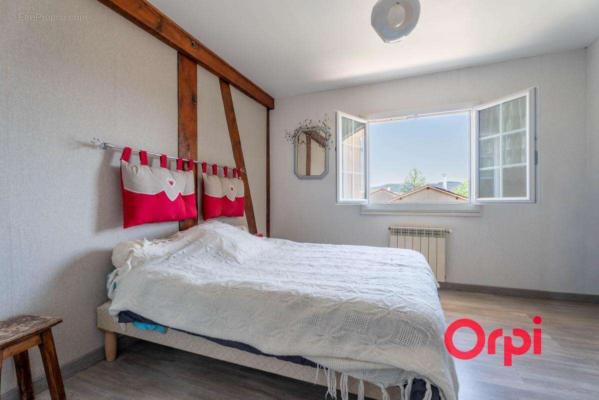 Maison familiale de 131 m² avec piscine, bureau et sous-sol complet - photo 12