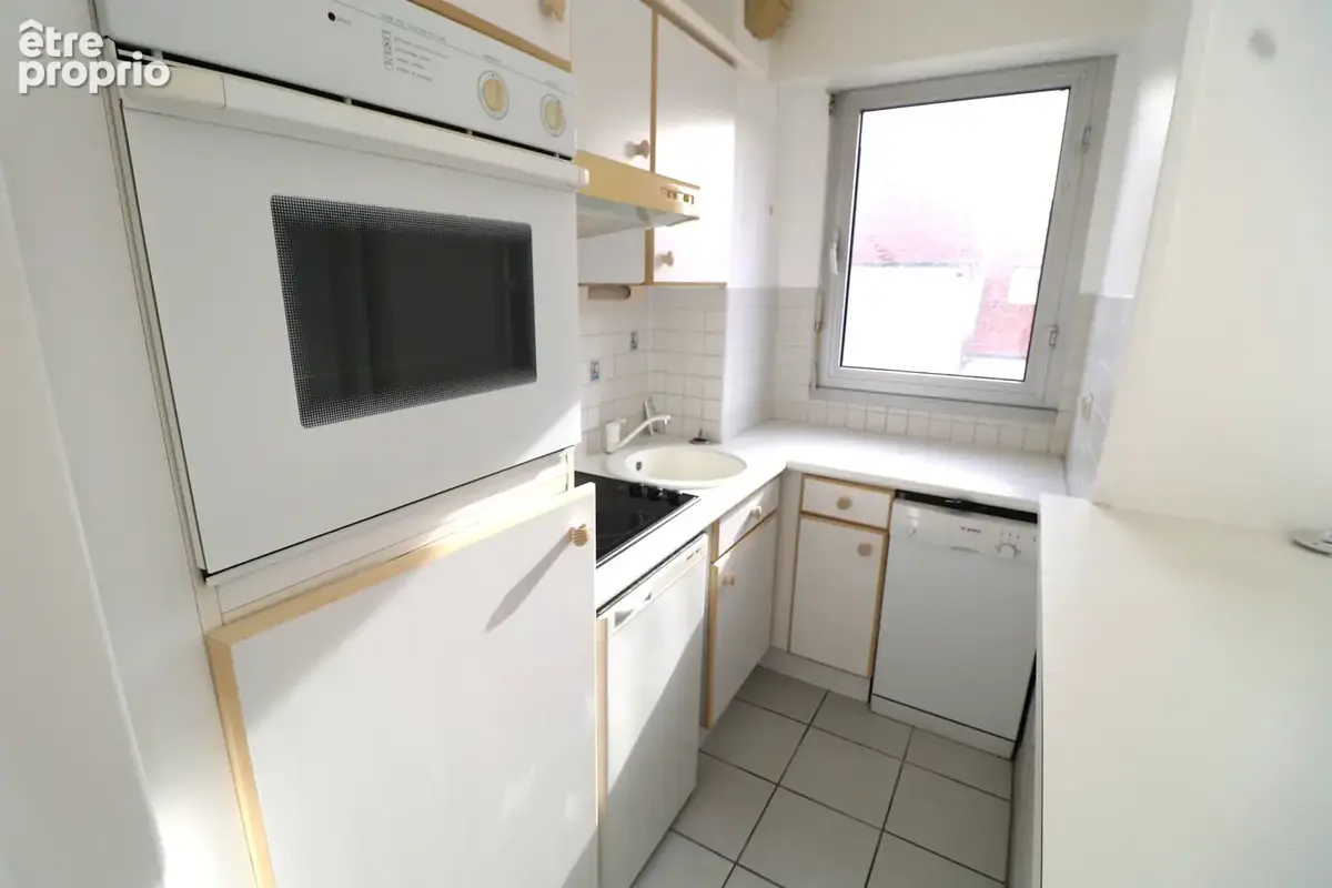 Proche plage grand studio cabine de 32.07m2 avec bclaon sud, cave et parking couvert - photo 4