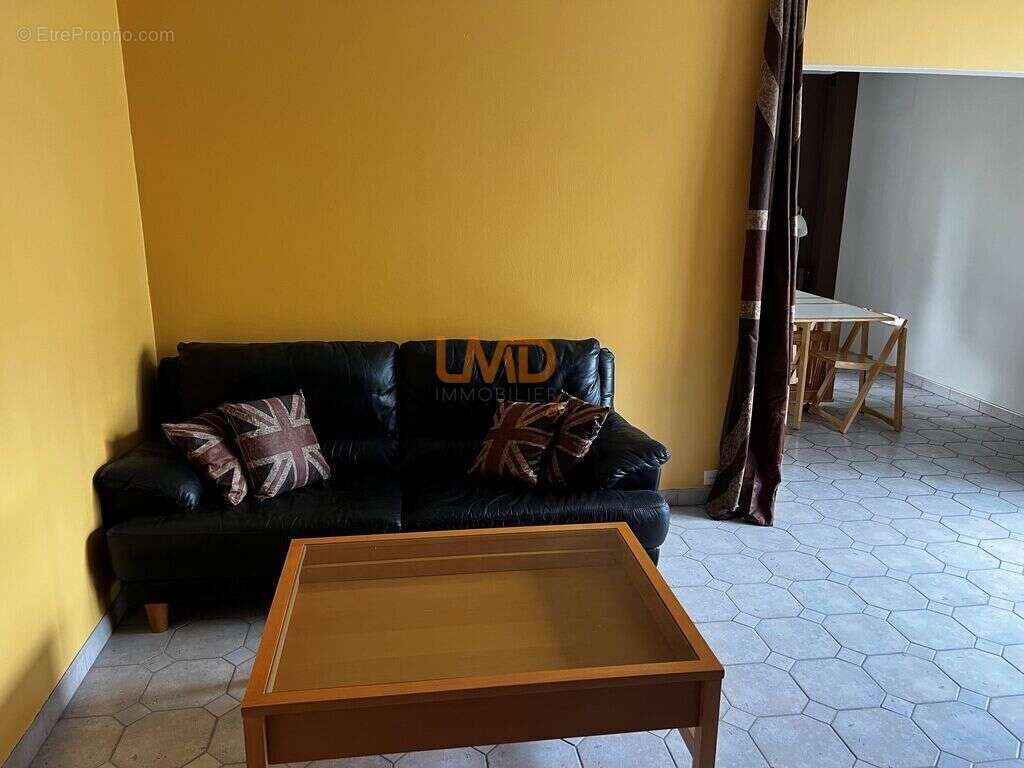 Appartement à MAGNY-LES-HAMEAUX