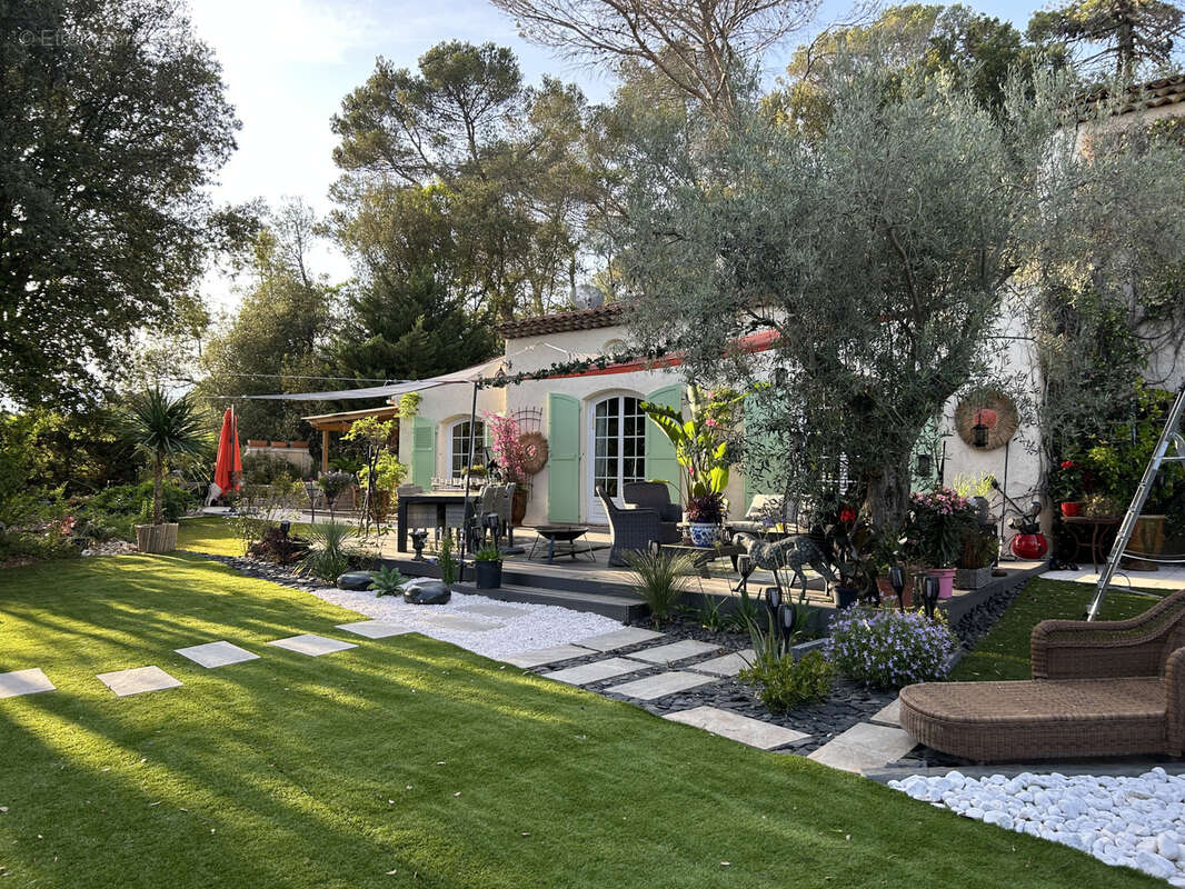 Maison à ROQUEFORT-LES-PINS