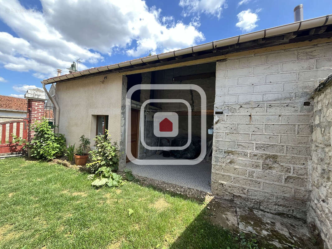 Maison à BOURG-ET-COMIN