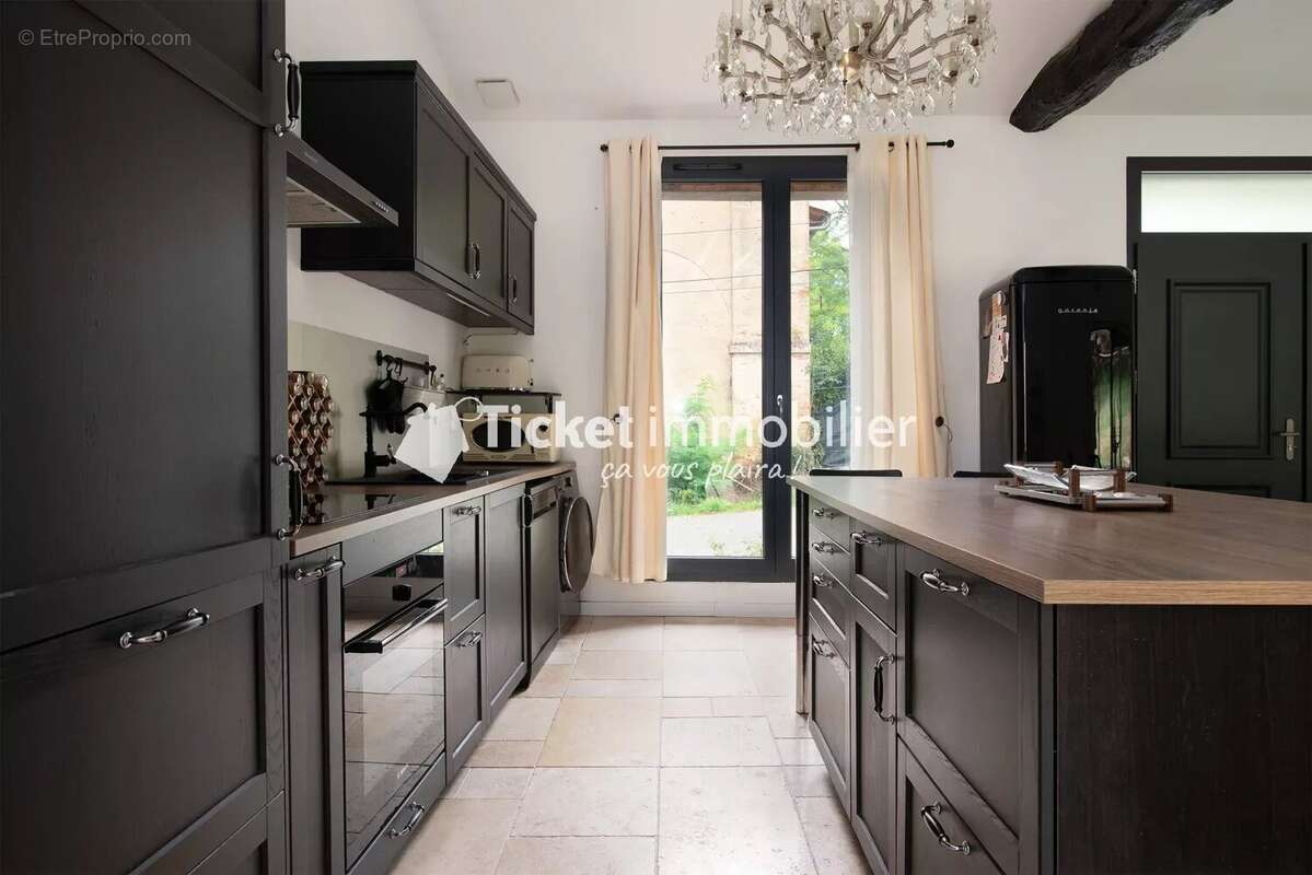 Maison à MONTAIGUT-SUR-SAVE