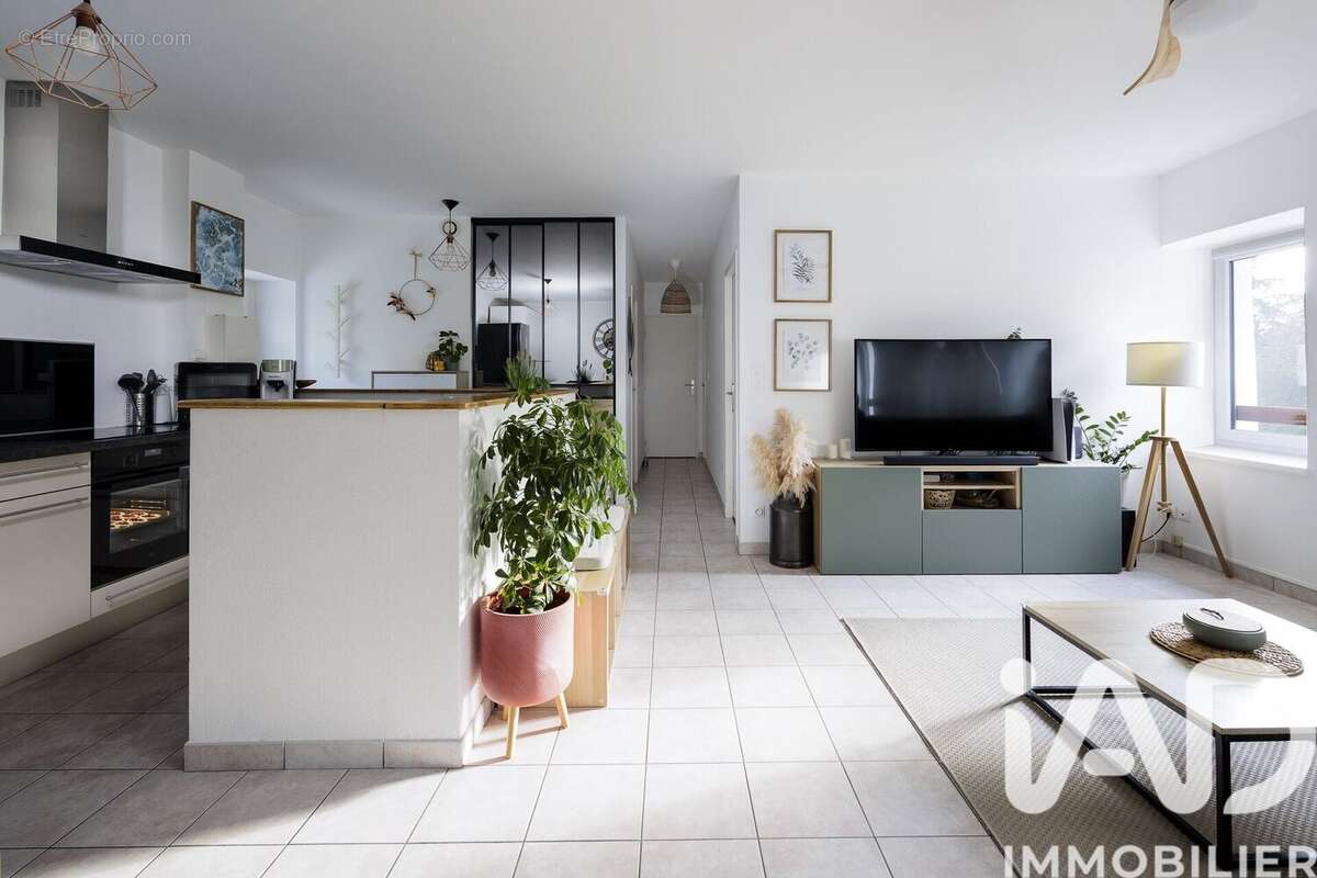 Photo 2 - Appartement à SAINT-GENIS-LES-OLLIERES