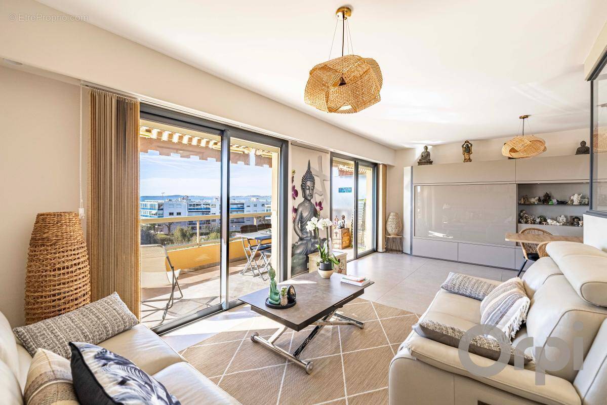Appartement à SAINT-LAURENT-DU-VAR