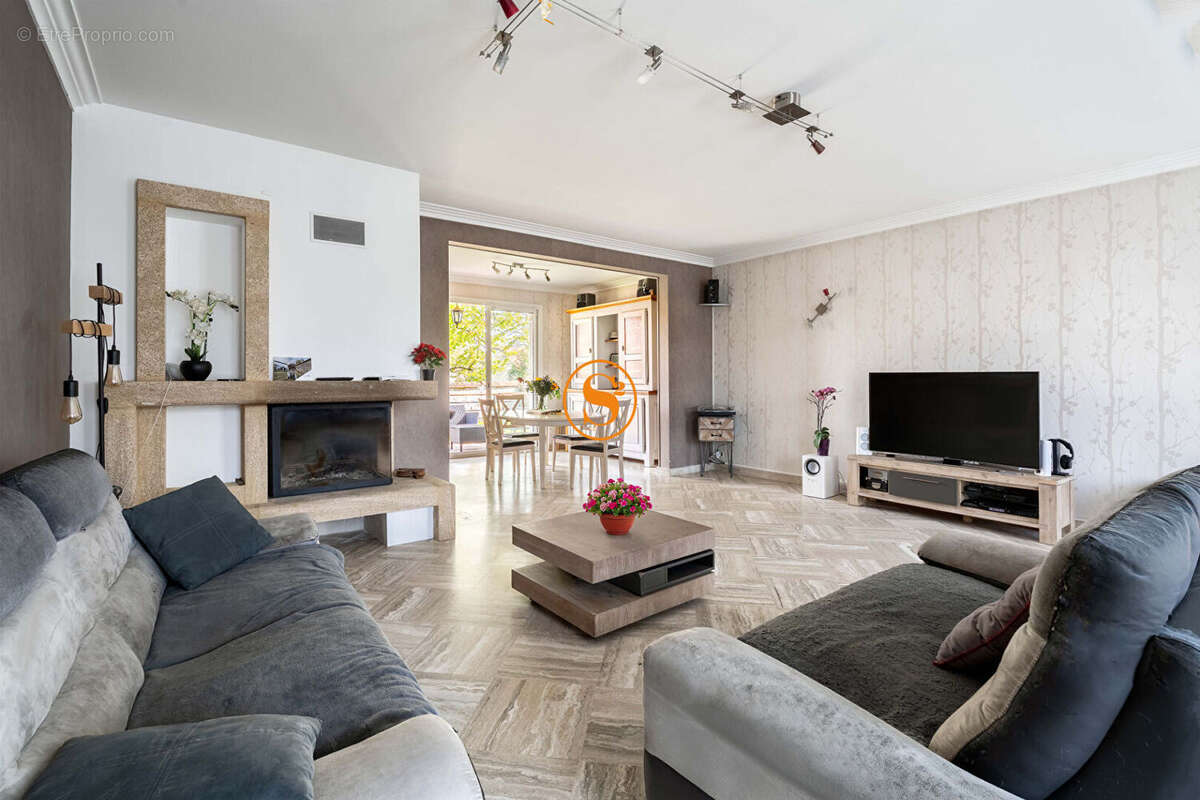 Maison à LA CHAPELLE-EN-SERVAL