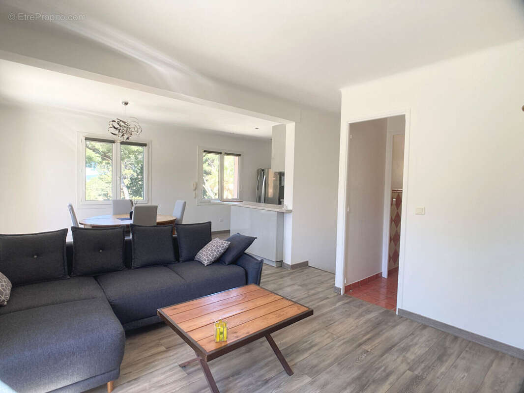 Appartement à LE CASTELLET