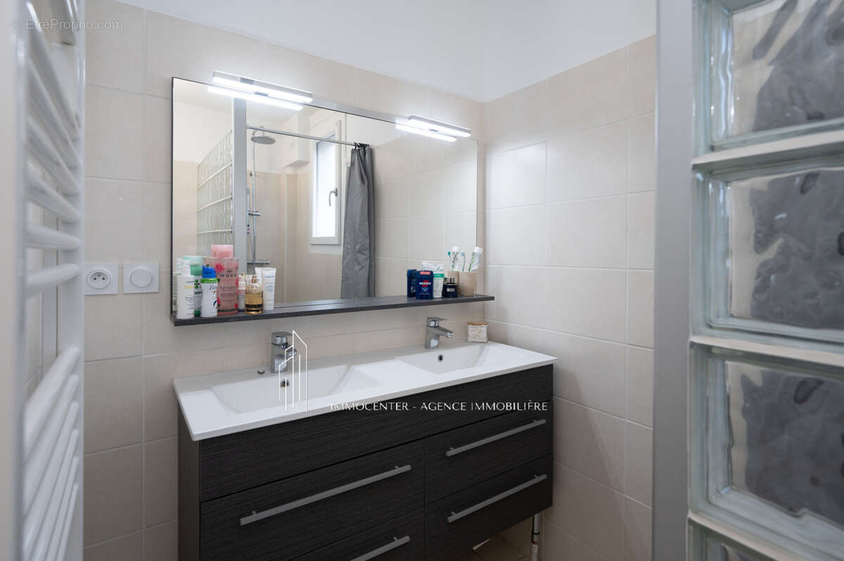 Appartement à BOURG-DE-PEAGE