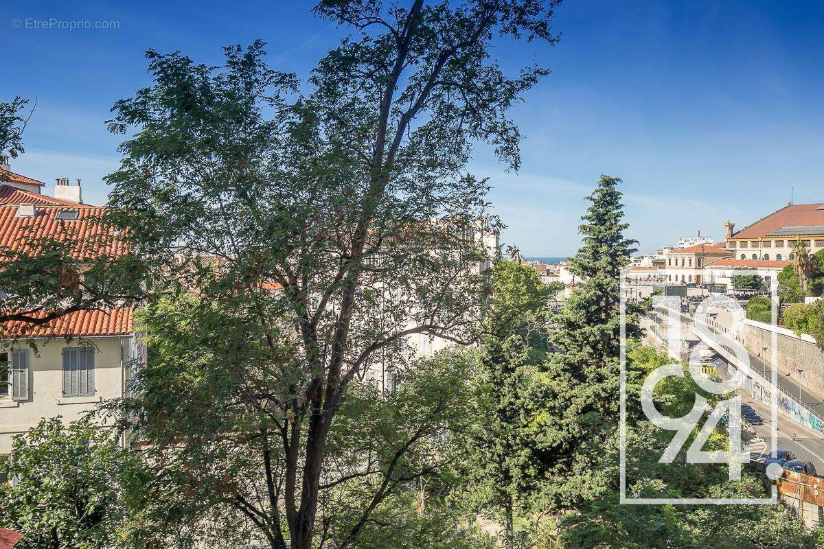 Appartement à MARSEILLE-1E