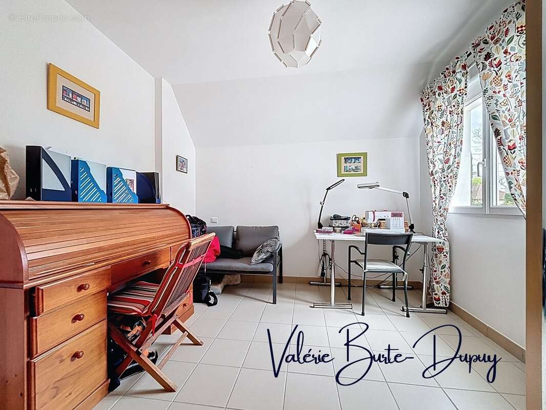 St Denis en Val à 10 min d'Orléans centre, à vendre  Maison de 2003 190m2 5 chambres avec jardin arboré de 1800m2, garage attena - photo 20