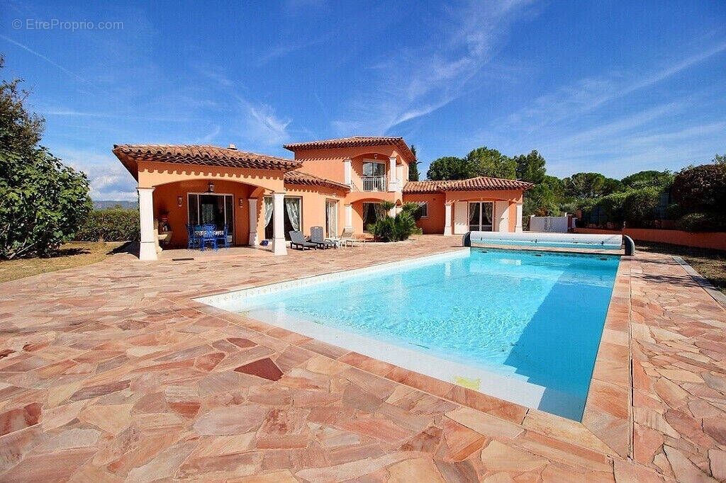 Maison à ROQUEBRUNE-SUR-ARGENS