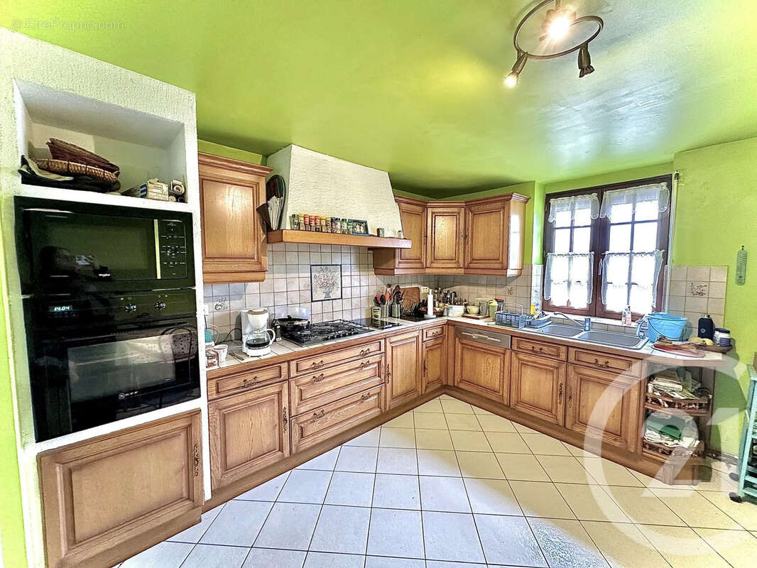 Maison 214 m² à Saint-Etienne-Sous-Bailleul  - photo 3