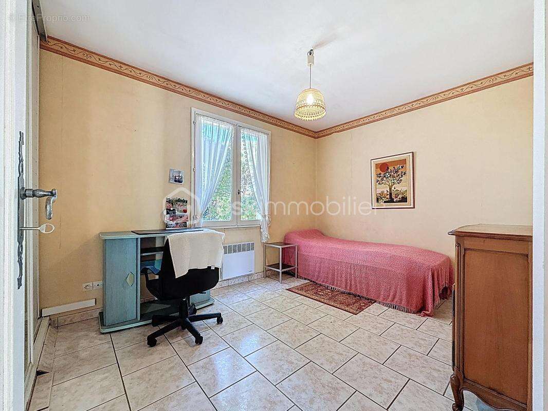 Maison 5 pièces de 134m2 avec piscine et atelier - photo 12
