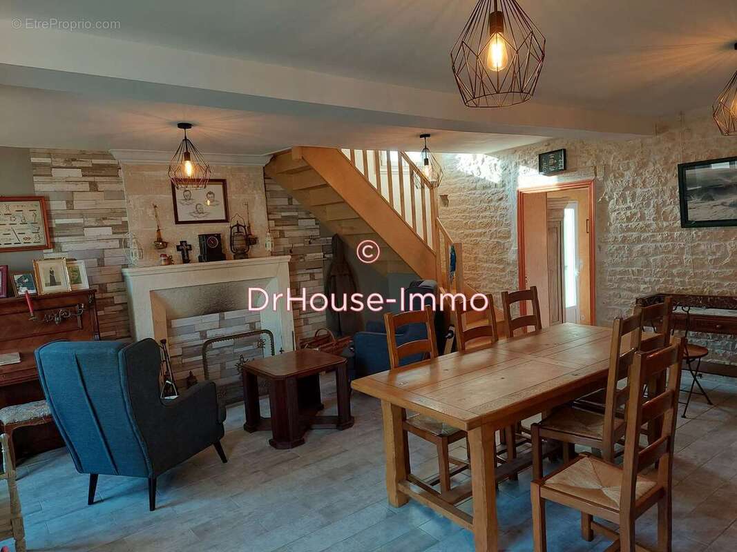 Maison à MAUZE-SUR-LE-MIGNON