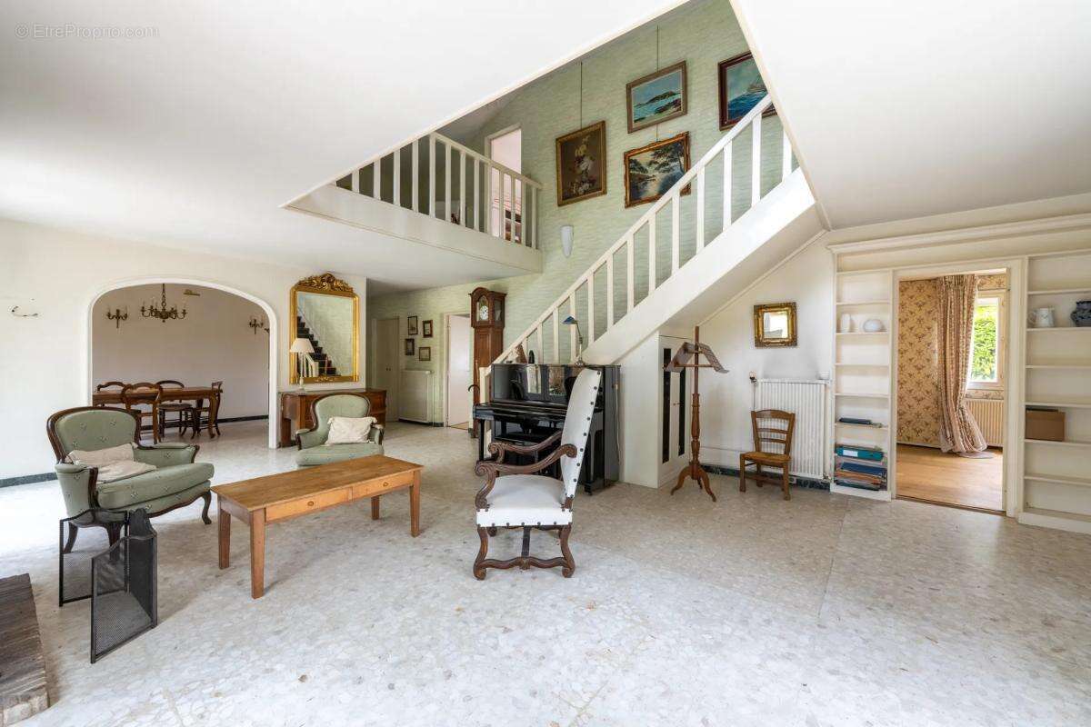 Maison à DAMPIERRE-EN-YVELINES