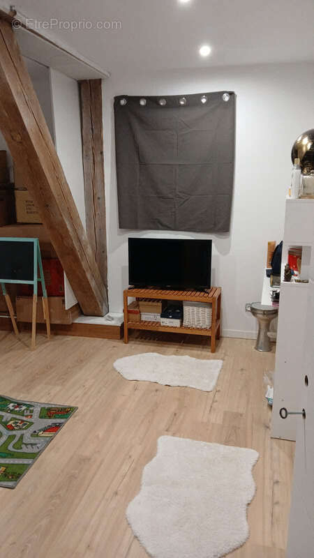 Appartement à MEZERIAT