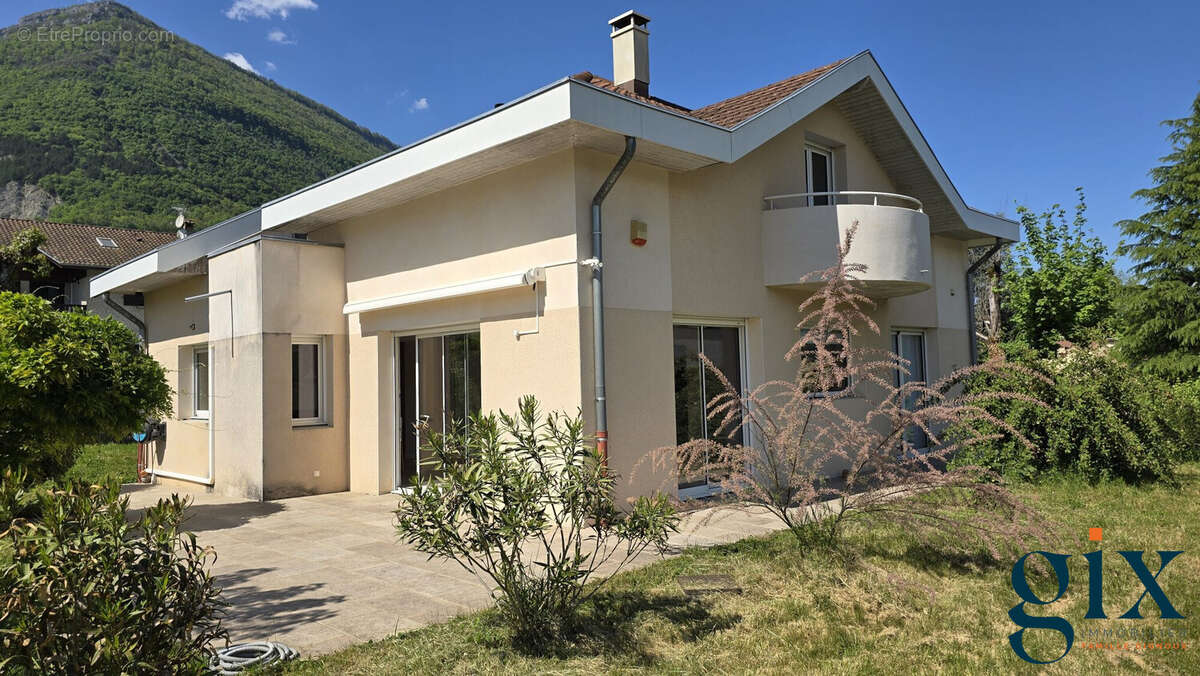 Maison à LA TERRASSE