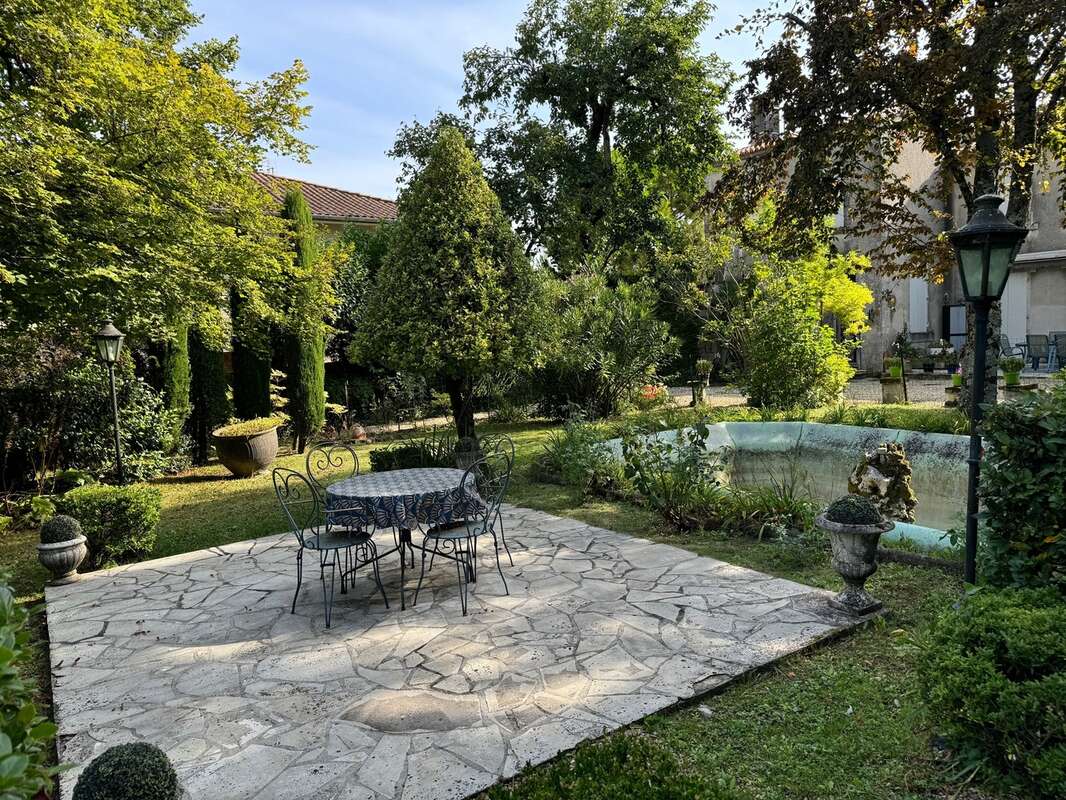 Maison à BARBEZIEUX-SAINT-HILAIRE