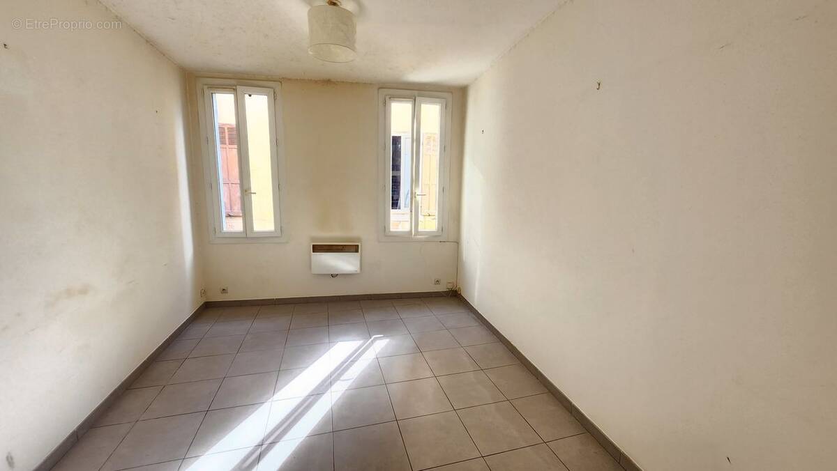 LACIOTAT - Appartement T2 - proximité commerces et port - - Appartement à LA CIOTAT