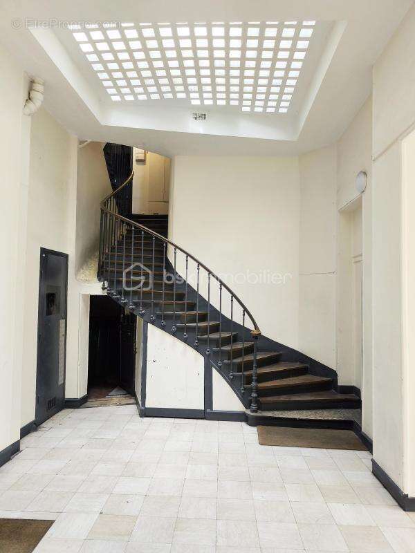 PARIS 18ᵉ – Lumineux 2 pièces traversant au calme sur cour - photo 8