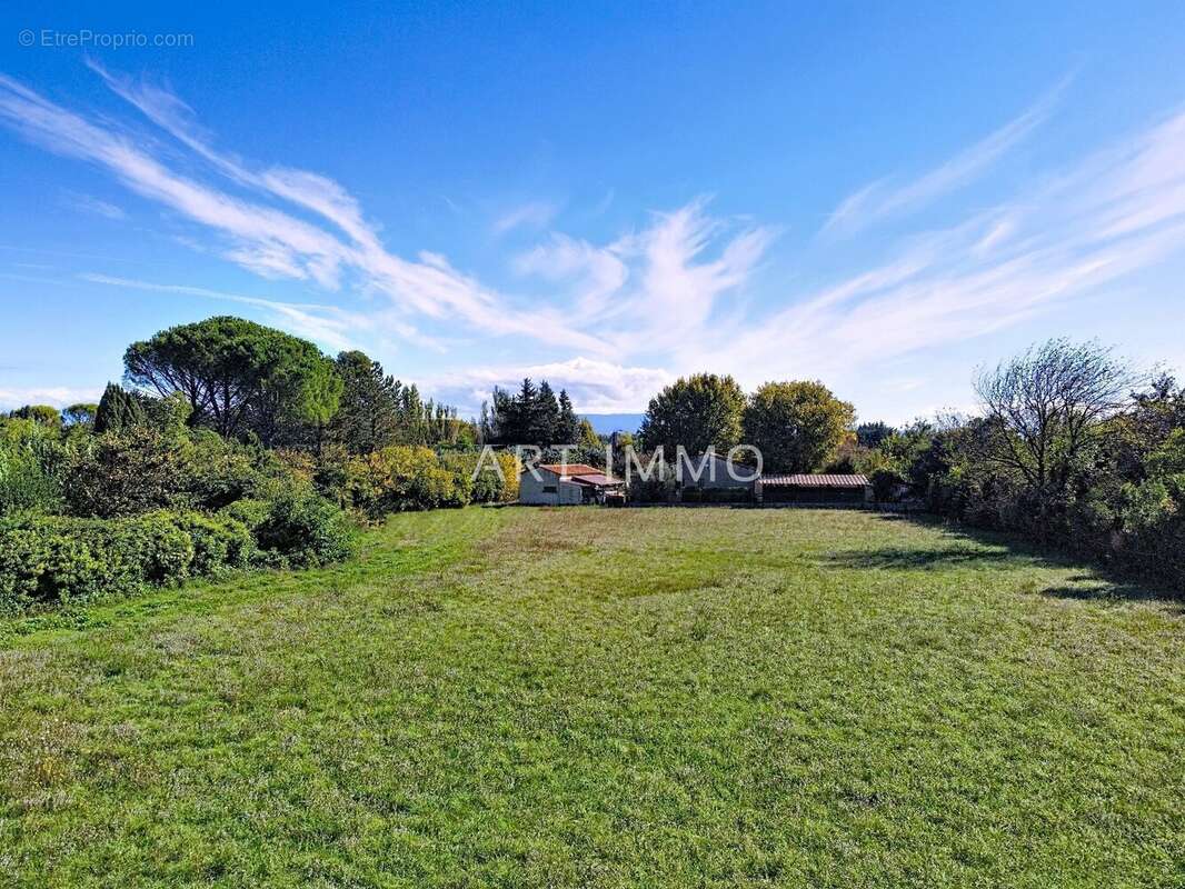 Terrain à CHATEAUNEUF-DE-GADAGNE