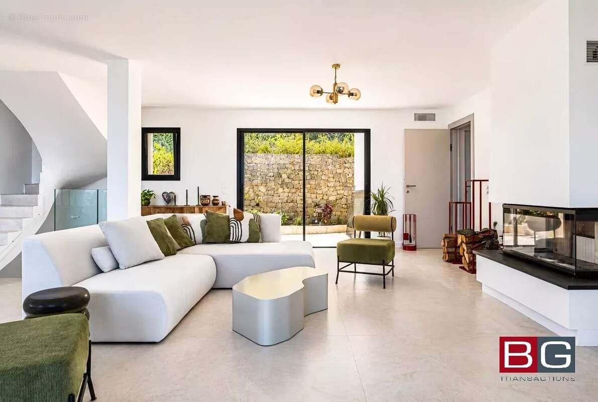 Maison à VALLAURIS